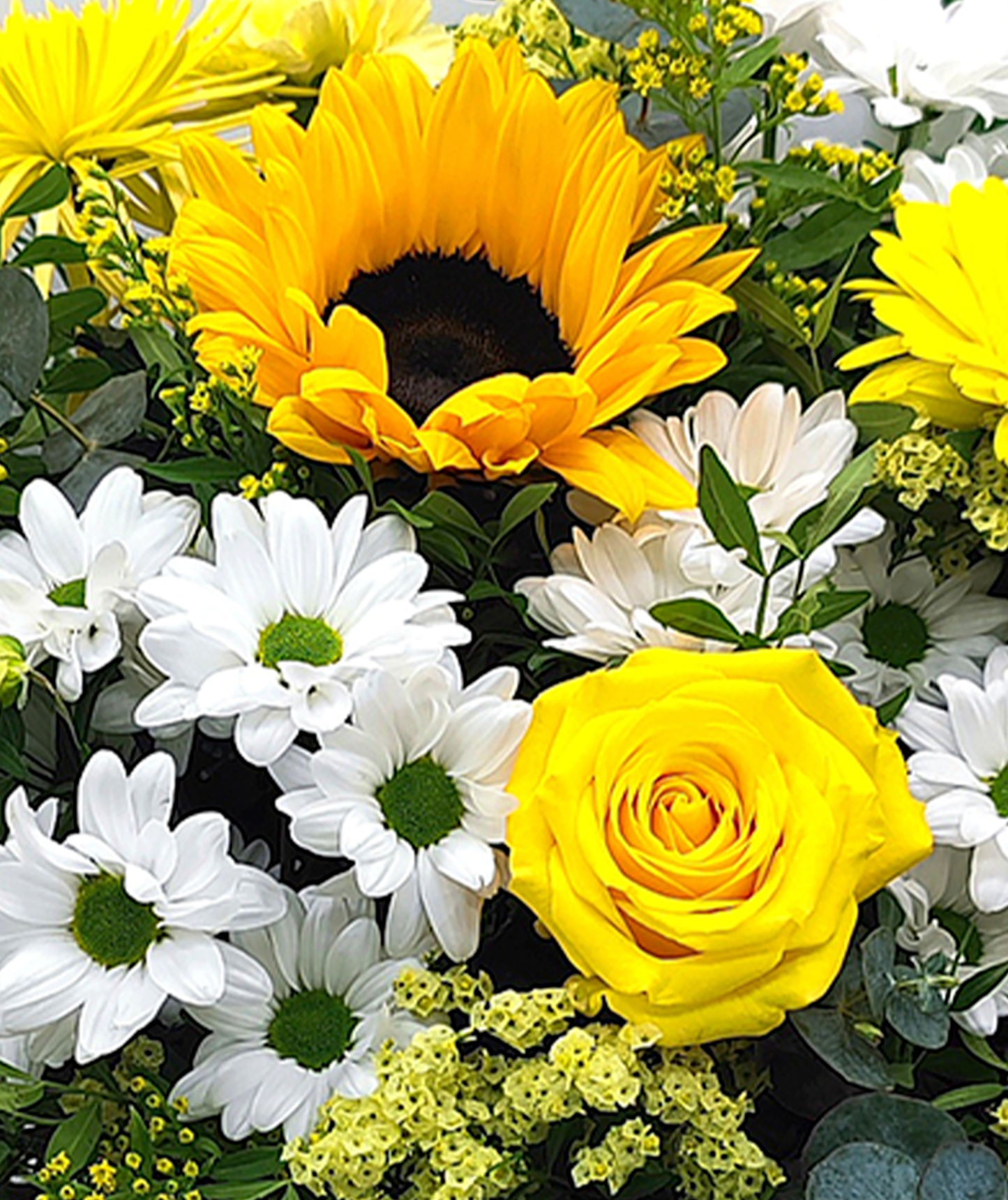 Ramo de flores en colores amarillos y blancos