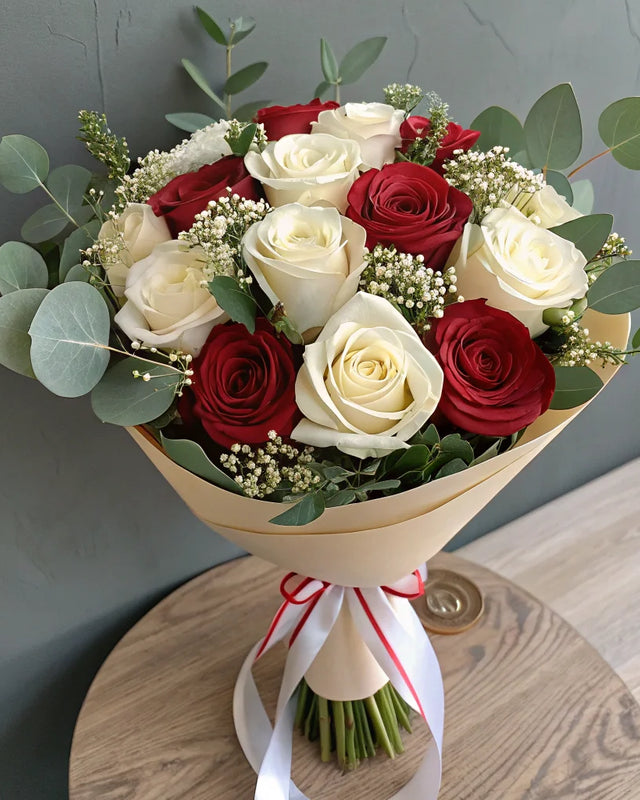 RAMO DE ROSAS ROJAS Y BLANCAS | 12 ROSAS