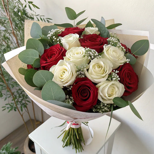 RAMO DE ROSAS ROJAS Y BLANCAS | 12 ROSAS