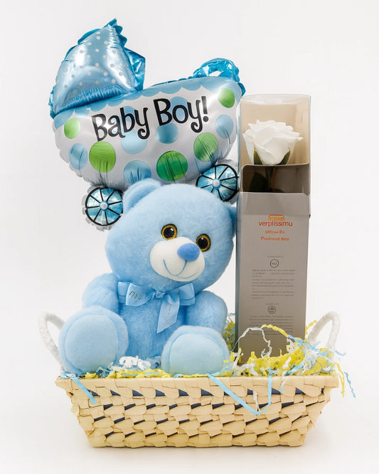 Cesta de nacimiento para niño con osito azul, rosa eterna y globo Baby Boy – Flores La Paz Madrid