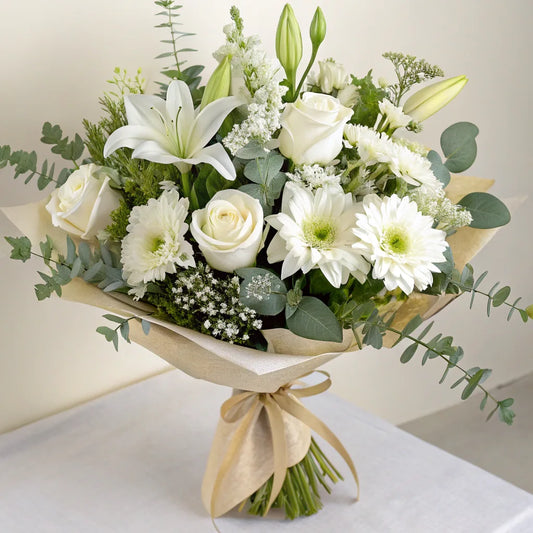 Ramo elegante blanco con lirios y rosas – Floristería en Madrid