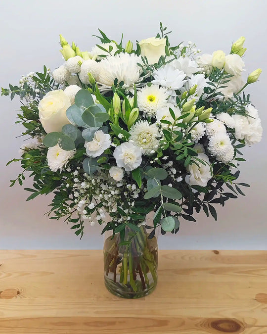 Ramo de flores blancas frescas con entrega a domicilio en Madrid