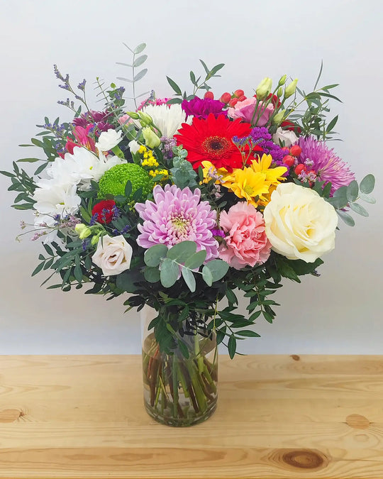 Ramo multicolor de flores frescas de temporada – entrega en Madrid