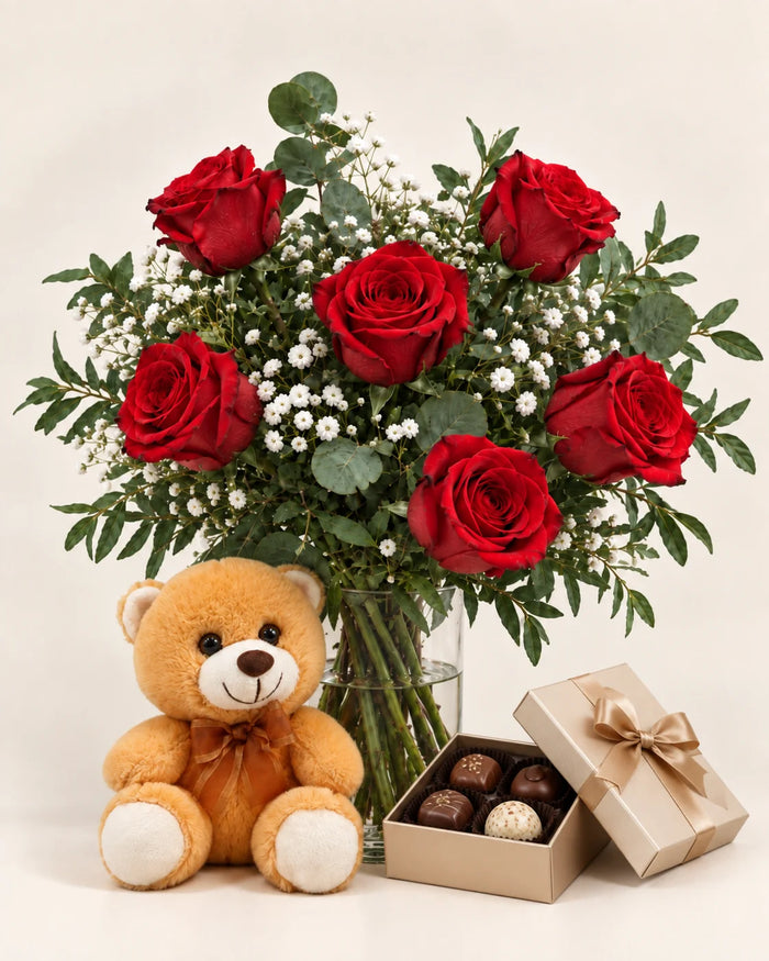 Ramo romántico con 6 rosas rojas, bombones y peluche en Flores La Paz