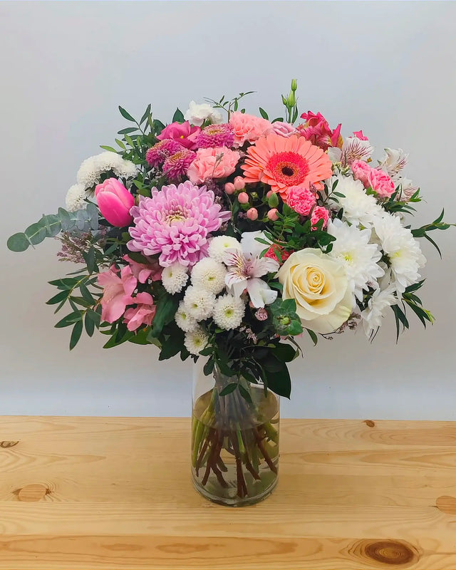 Ramo blanco y rosa FLP con flores frescas de temporada