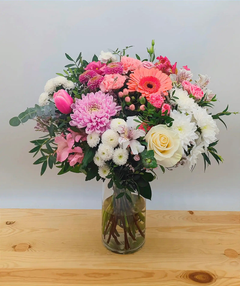 Ramo blanco y rosa FLP con flores frescas de temporada