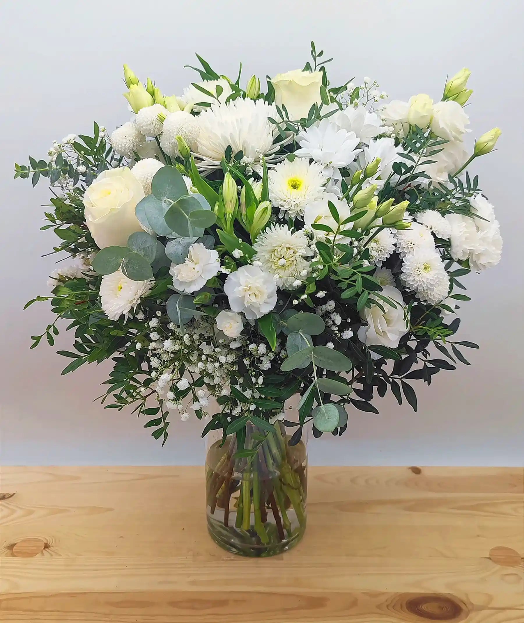 Ramo de flores en color blanco