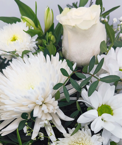 Ramo de flores en colores blancos