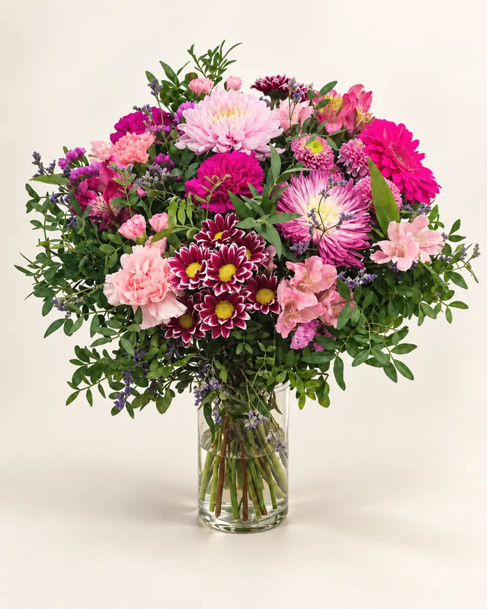 Ramo de flores frescas en tonos morado y rosa, disponible para envío en Madrid